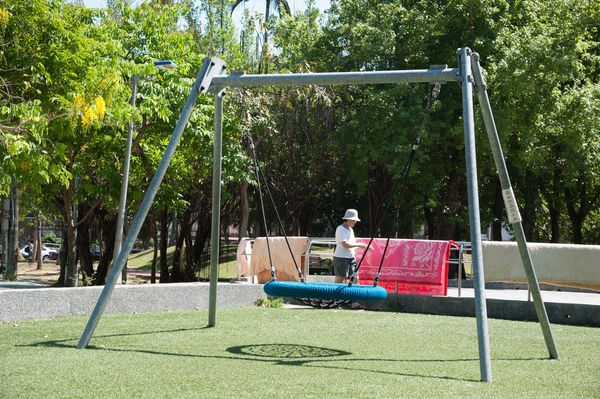 Zhongyan Park. The nest swing is one of kids’ favorite facilities.